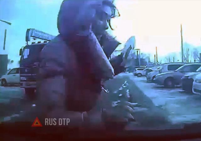 Поела фастфуда и попала под машину Поела фастфуда и попала под машину