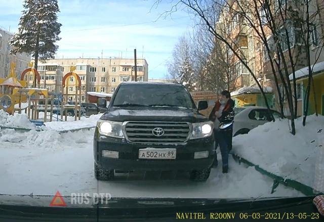 Прикопалась к мужику Прикопалась к мужику