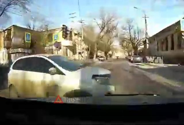 ДТП в Симферополе на пересечении улиц Гоголя и Желябова ДТП в Симферополе на пересечении улиц Гоголя и Желябова