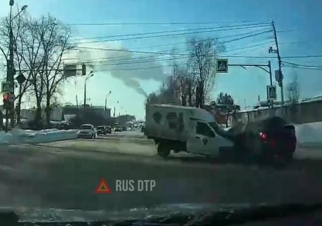 ДТП на перекрестке в Сыктывкаре ДТП на перекрестке в Сыктывкаре