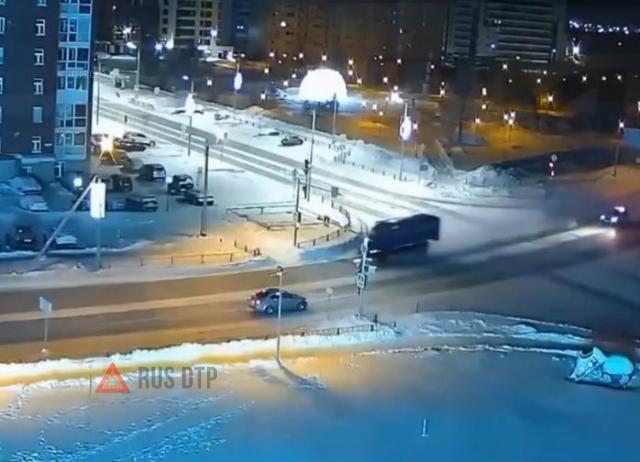 23-летний пьяный молодой человек угнал «Урал» в Новом Уренгое 23-летний пьяный молодой человек угнал «Урал» в Новом Уренгое