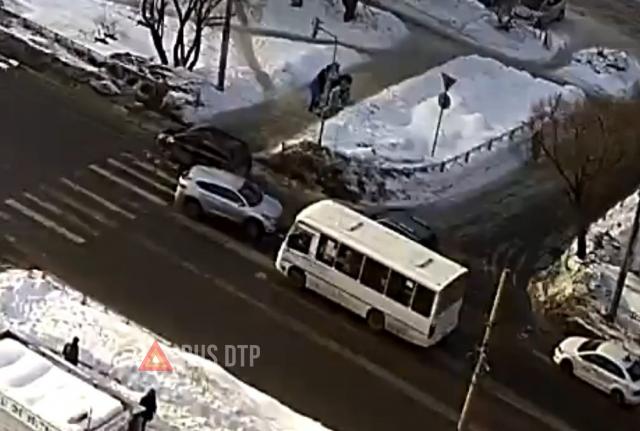 ДТП в Вологде на перекрестке Ленинградская — Псковская ДТП в Вологде на перекрестке Ленинградская — Псковская