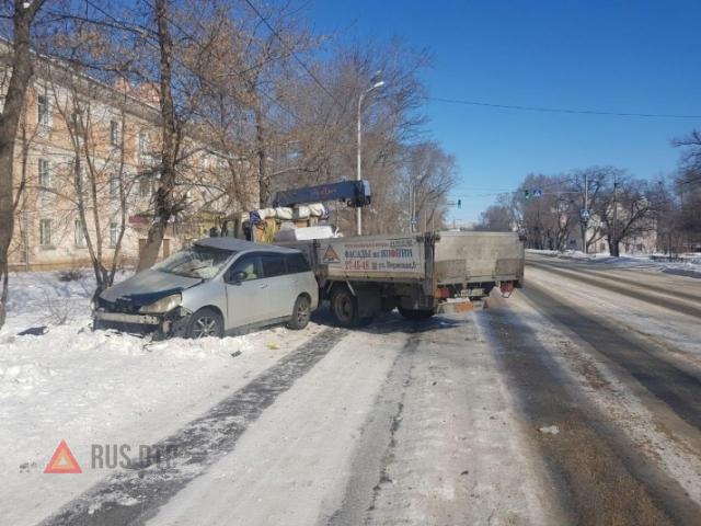 В Хабаровске в ДТП погиб водитель минивена