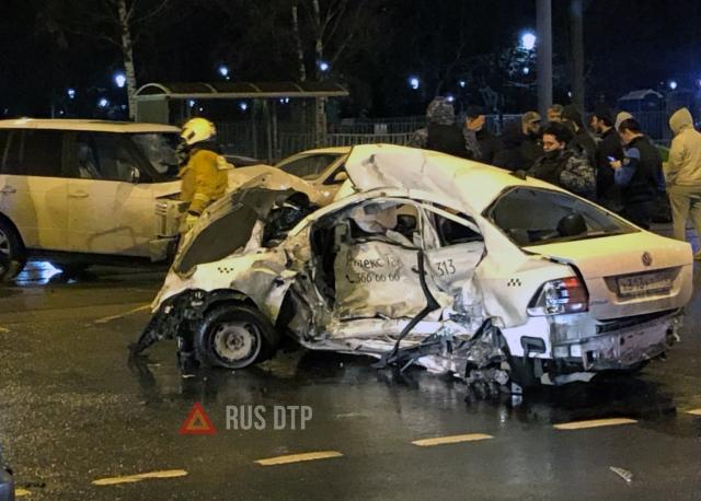 Таксист погиб в массовом ДТП в Сантк-Петербурге
