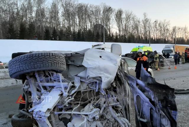 Водитель «Лексуса» погиб в массовом ДТП в Новосибирске