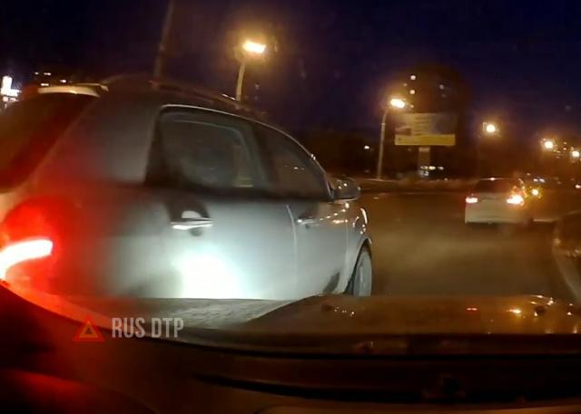 В яму попала, услышала грохот (c) В яму попала, услышала грохот (c)