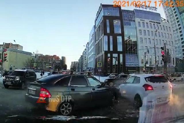 ДТП на перекрестке в Перми ДТП на перекрестке в Перми