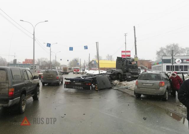 Момент ДТП на Мочищенском шоссе в Новосибирске