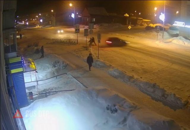 Избегал наезда на пешеходов и попал в ДТП Избегал наезда на пешеходов и попал в ДТП