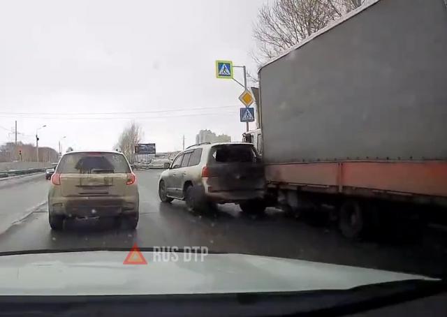 ДТП в Омске на перекрестке Волгоградская — Дергачева ДТП в Омске на перекрестке Волгоградская — Дергачева
