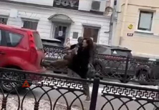 Неадекватная девушка в Твери Неадекватная девушка в Твери