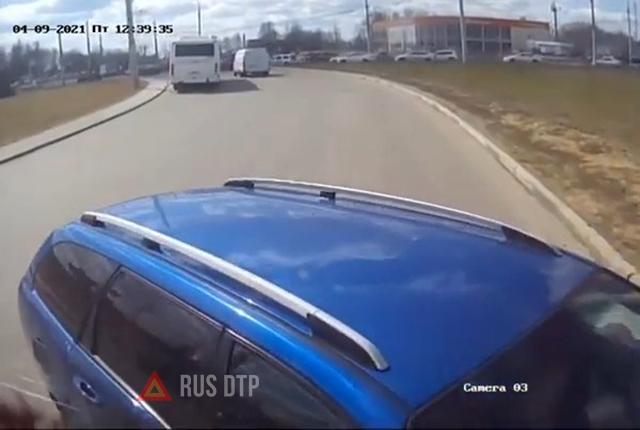 Липецкий водитель не проскочил перед автобусом Липецкий водитель не проскочил перед автобусом
