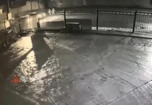 В Сочи водитель сбил ребенка и скрылся. ВИДЕО В Сочи водитель сбил ребенка и скрылся. ВИДЕО