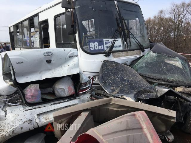 Бешеный автобус смял 12 машин в Рязани. ВИДЕО