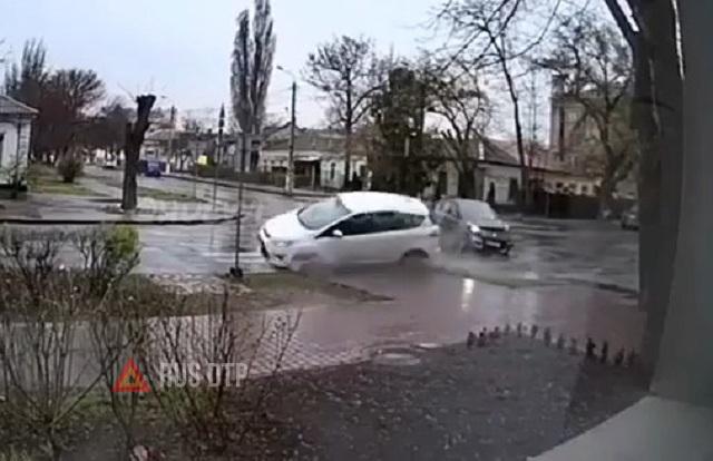 Женщина не пропустила на перекрестке Женщина не пропустила на перекрестке