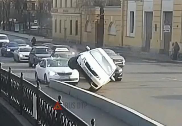 ДТП на Ново-Петергофском мосту в Санкт-Петербурге ДТП на Ново-Петергофском мосту в Санкт-Петербурге