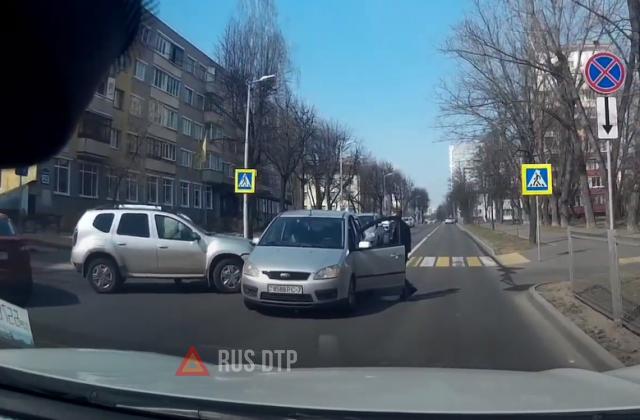 Renault Duster не пропустил Ford Renault Duster не пропустил Ford