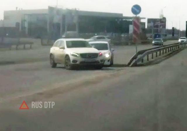 Mercedes-Benz решил развернуться Mercedes-Benz решил развернуться