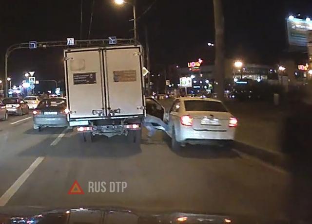 Стоял с открытой дверью и лишился пальцев Стоял с открытой дверью и лишился пальцев