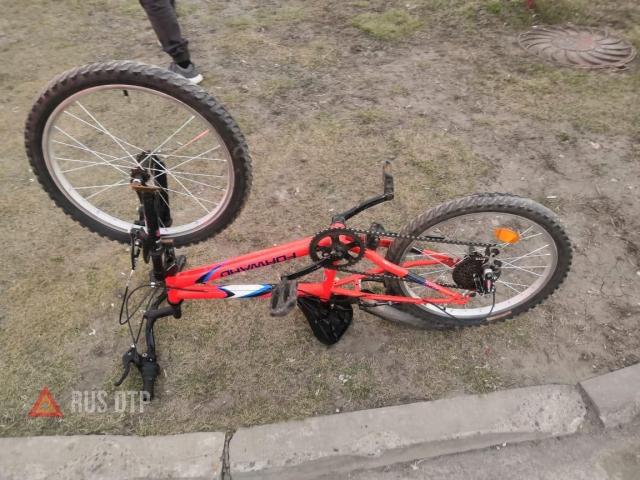 В Набережных Челнах автомобиль сбил 7-летнего ребенка на велосипеде