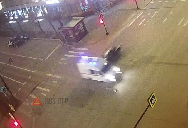 В Красноярске опрокинулась скорая помощь. ВИДЕО В Красноярске опрокинулась скорая помощь. ВИДЕО