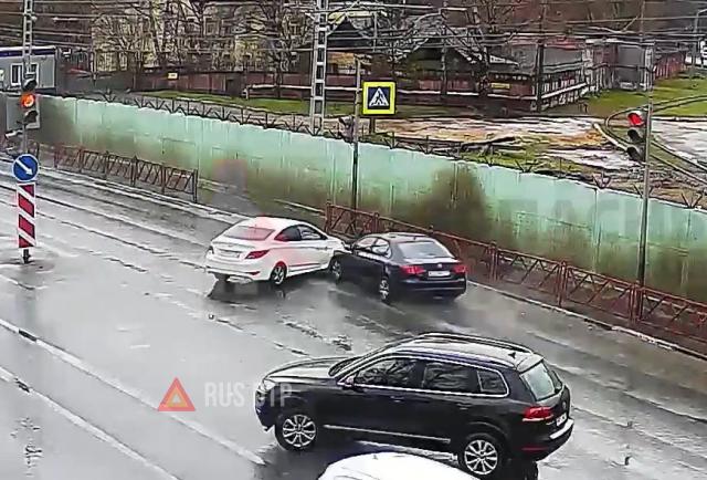 ДТП на перекрестке Фрунзе — Журавлева в Ярославле ДТП на перекрестке Фрунзе — Журавлева в Ярославле