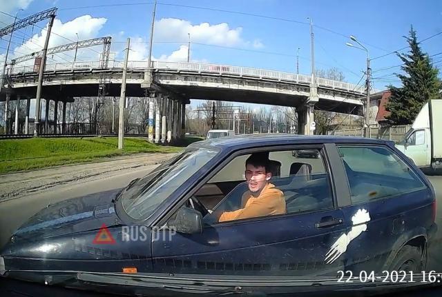 Ещё и возмущается Ещё и возмущается