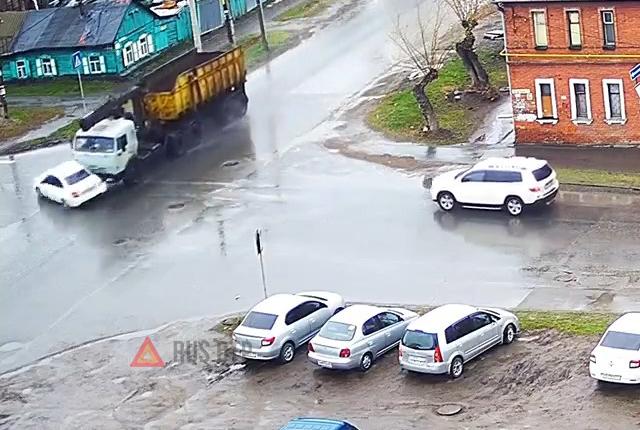 Не пропустил КАМАЗ Не пропустил КАМАЗ