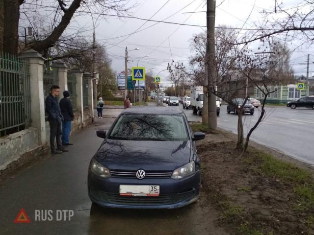 В Вологде подросток на велосипеде попал под машину