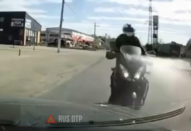 Момент гибели мотоциклиста в Батайске. ВИДЕО