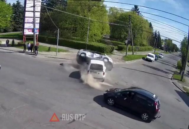 ДТП с переворотом в Луцке ДТП с переворотом в Луцке
