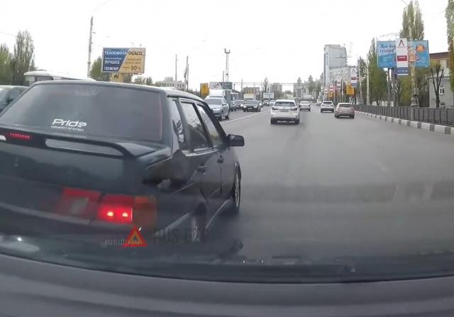 Повернул налево не в свою полосу Повернул налево не в свою полосу