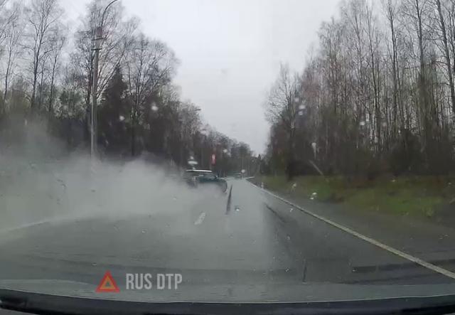 Mini Cooper перевернулся на Приморском шоссе в Санкт-Петербурге Mini Cooper перевернулся на Приморском шоссе в Санкт-Петербурге