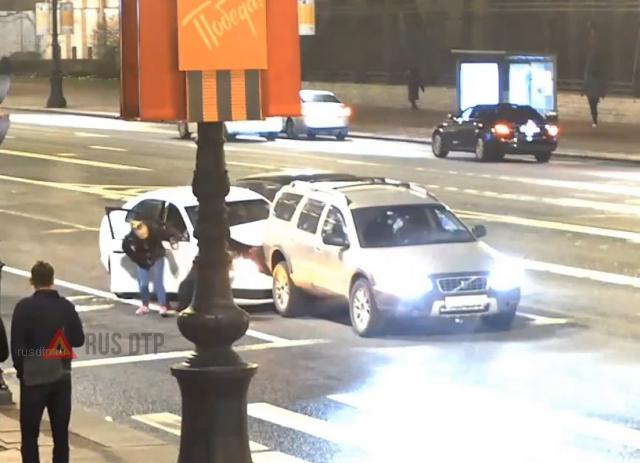 ДТП на Невском проспекте в Санкт-Петербурге ДТП на Невском проспекте в Санкт-Петербурге