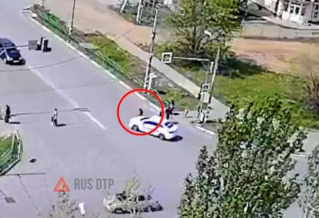 В Волжском сбили ребенка на самокате В Волжском сбили ребенка на самокате
