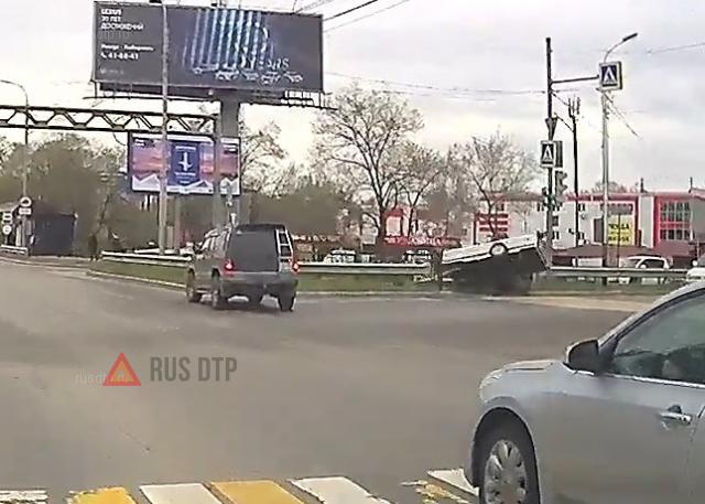 У внедорожника оторвался прицеп У внедорожника оторвался прицеп