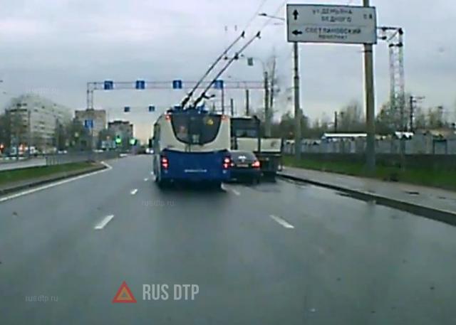 ДТП на Суздальском проспекте в Санкт-Петербурге ДТП на Суздальском проспекте в Санкт-Петербурге