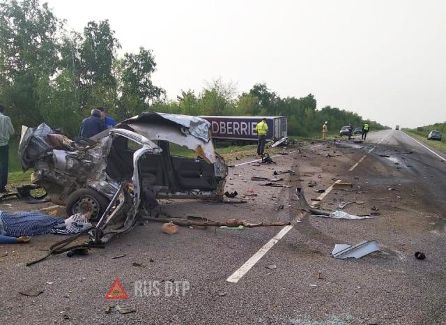 Автомобиль с людьми разорвало на части на трассе «Каспий»