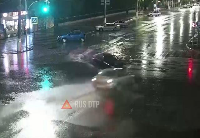 Пассажирка «Ниссана» пострадала в ДТП в Волгограде