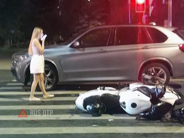 Два мотоцикла и такси столкнулись в Зеленограде. ВИДЕО