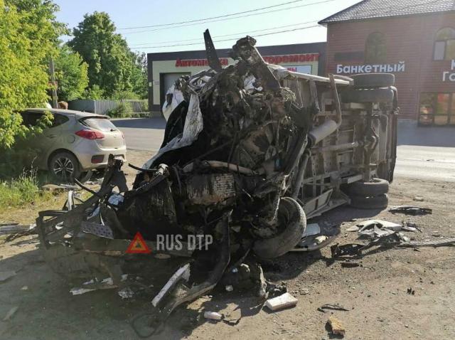 Водитель «маршрутки» погиб в утреннем ДТП в Копейске. ВИДЕО