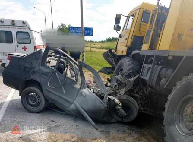 20-летний водитель погиб под встречным КАМАЗом на Кубани