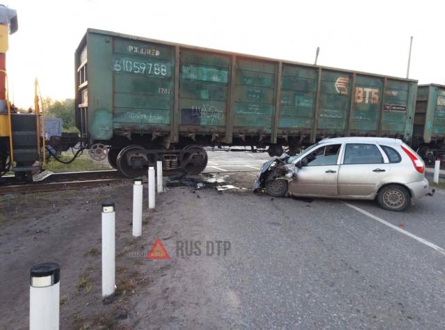 Двое полицейских погибли в ДТП с поездом в Костромской области