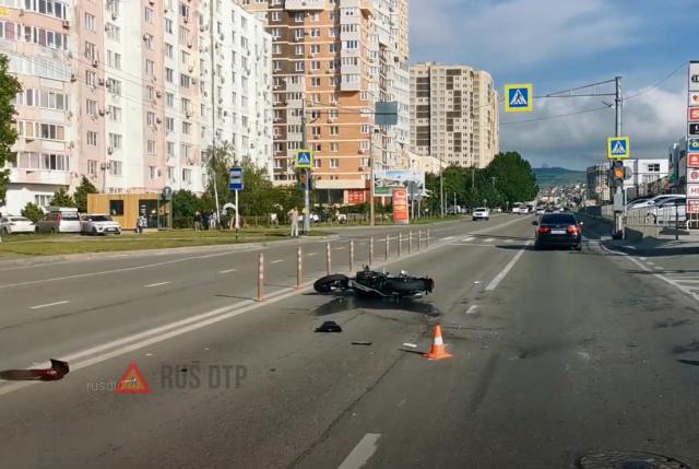 В Анапе в ДТП погиб мотоциклист. ВИДЕО