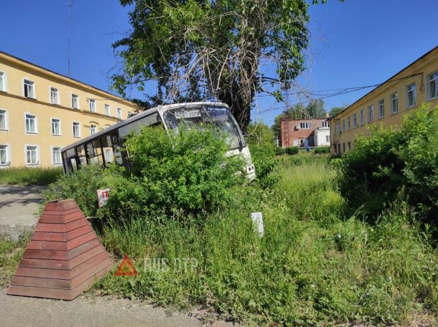 Шестеро погибли в ДТП с автобусом в Свердловской области