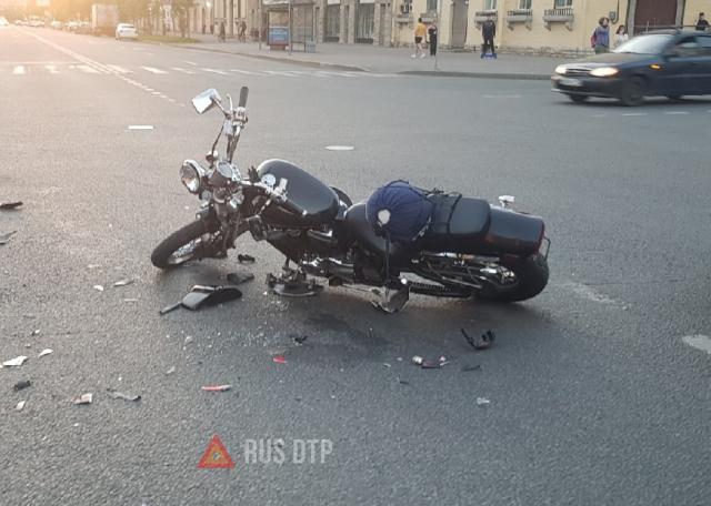 Два мотоцикла столкнулись в Петербурге. ВИДЕО