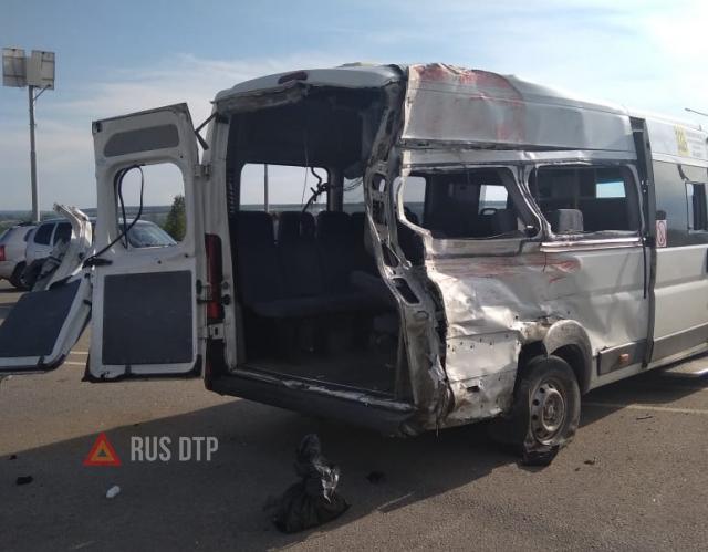 Двое погибли в ДТП с автобусом и фурой в Воронежской области