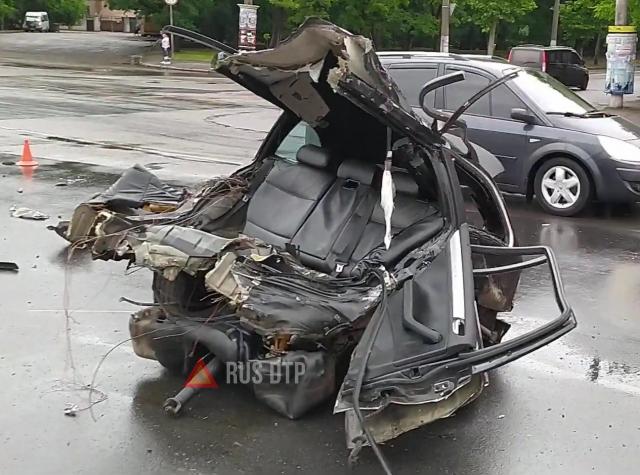 BMW разорвало на части в результате ДТП в Одессе