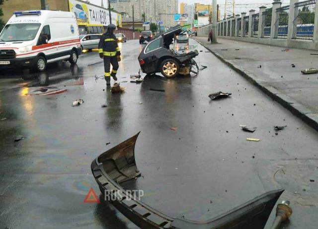 BMW разорвало на части в результате ДТП в Одессе