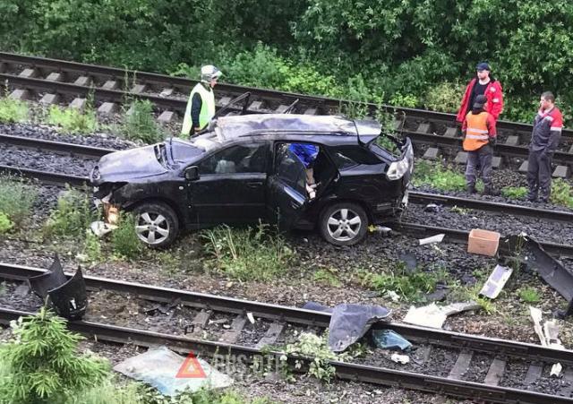 Lexus упал с моста в Нижегородской области